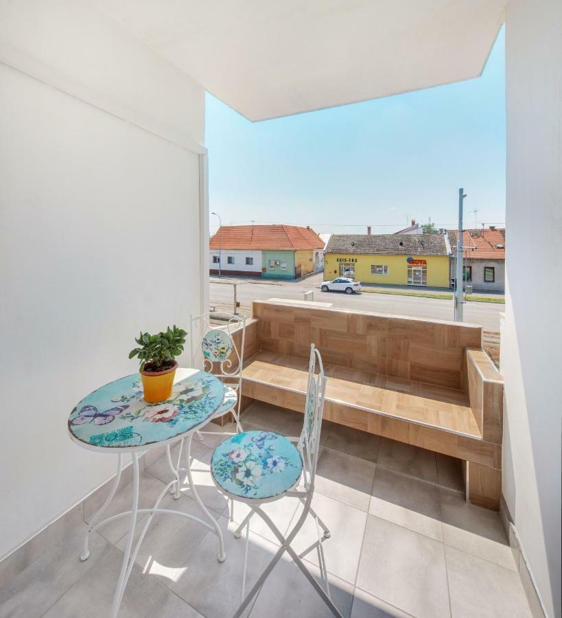 Apartman Ösek Dış mekan fotoğraf
